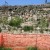 Sansepolcro- mura urbane in viale Volta-particolare, transenne vegetazione