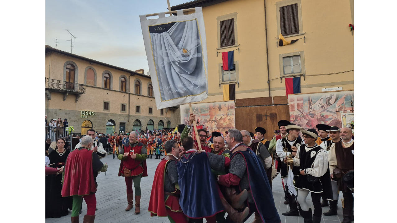 sansepolcro palio della balestra gubbio sansepolcro cappotto vincitore marco tontini podio