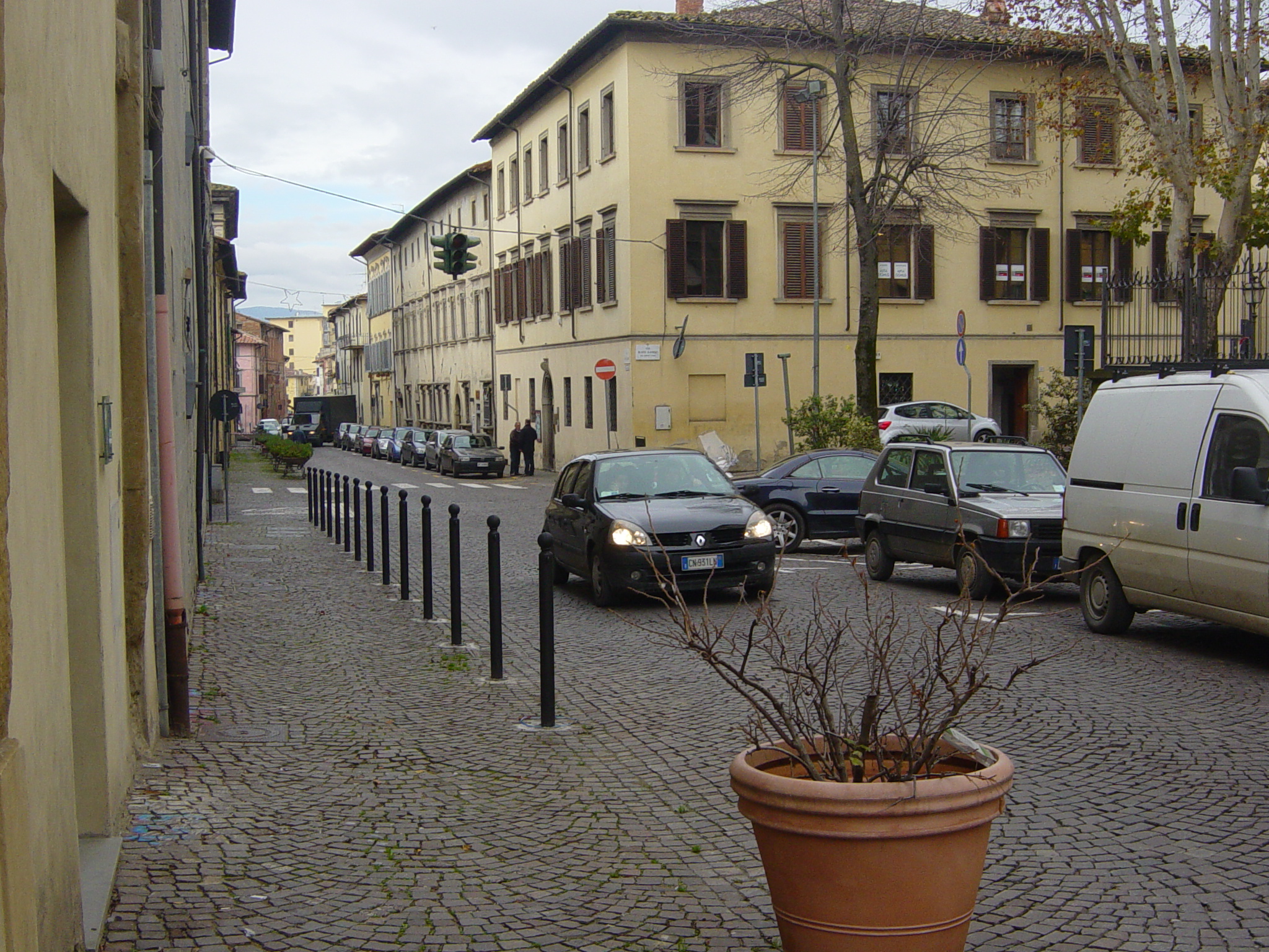 sansepolcro via aggiunti totem panchine