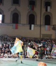 sansepolcro sbandieratori ingresso piazza torre berta