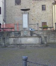 sansepolcro complesso monumentale piazza garibaldi fontana