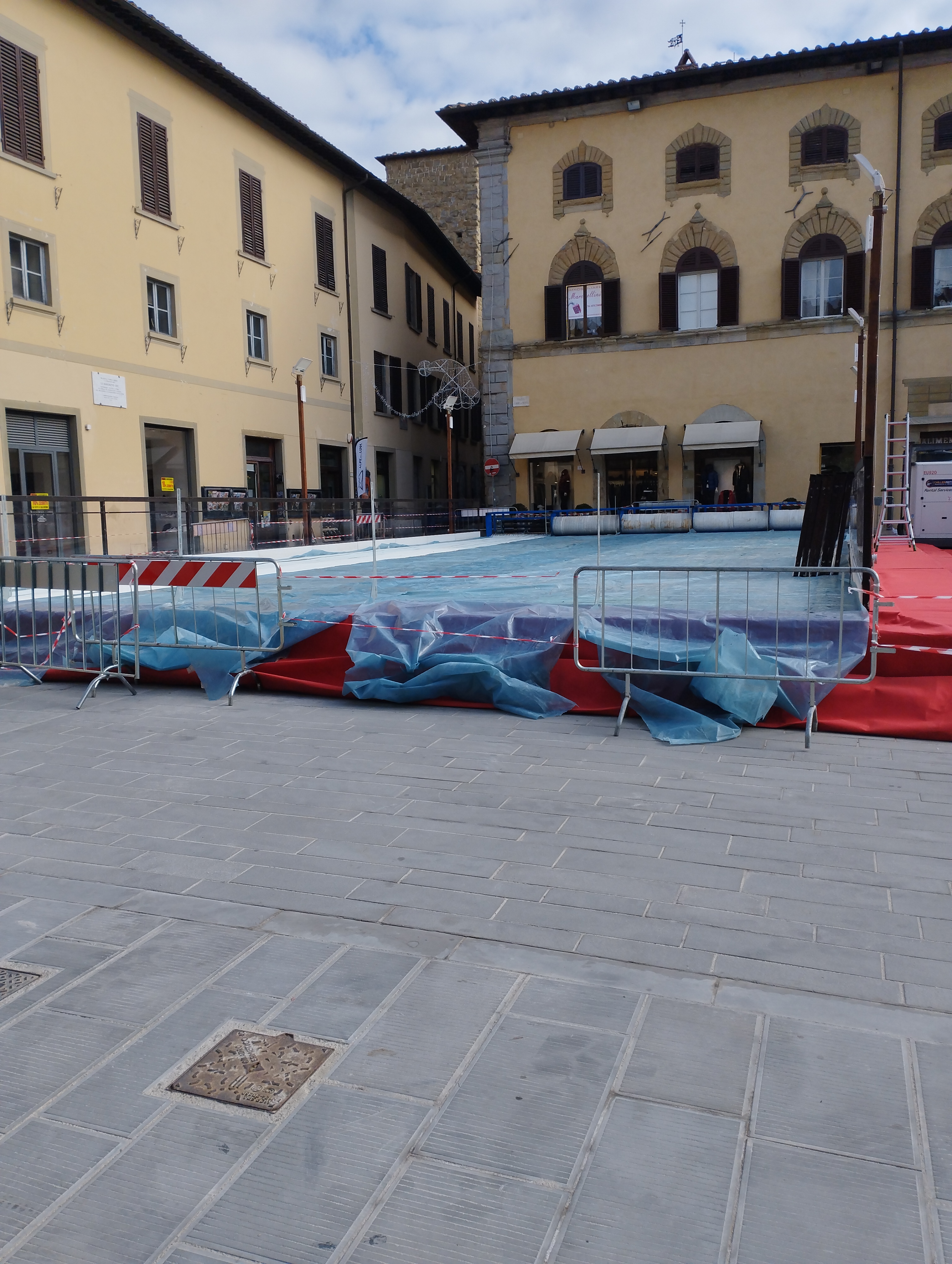 sansepolcro piazza torre berta pista pattinaggio ghiaccio